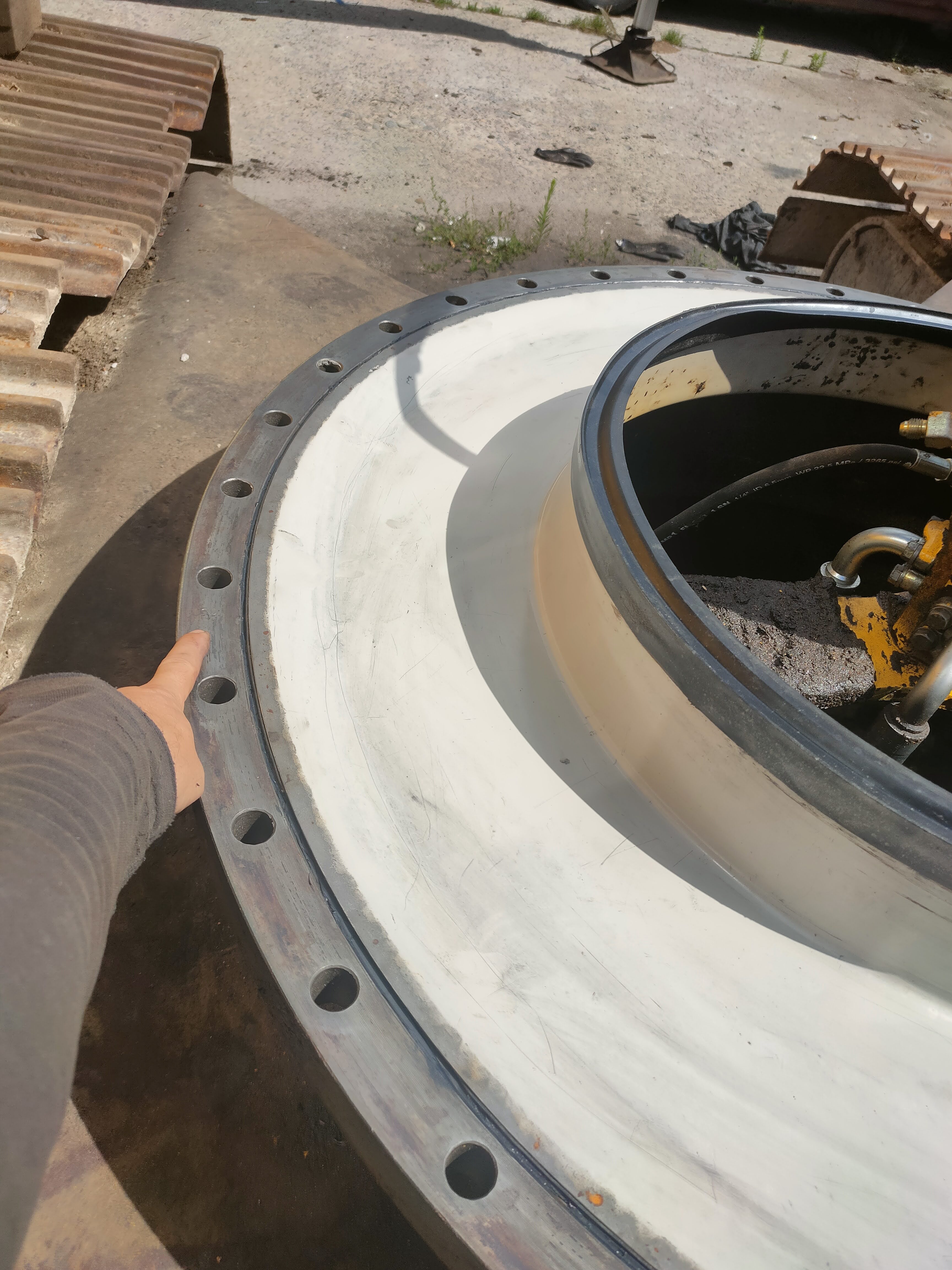 Oprava hydraulického válce stavební techniky – přetěsnění a renovace pístnic (TsV Servis)