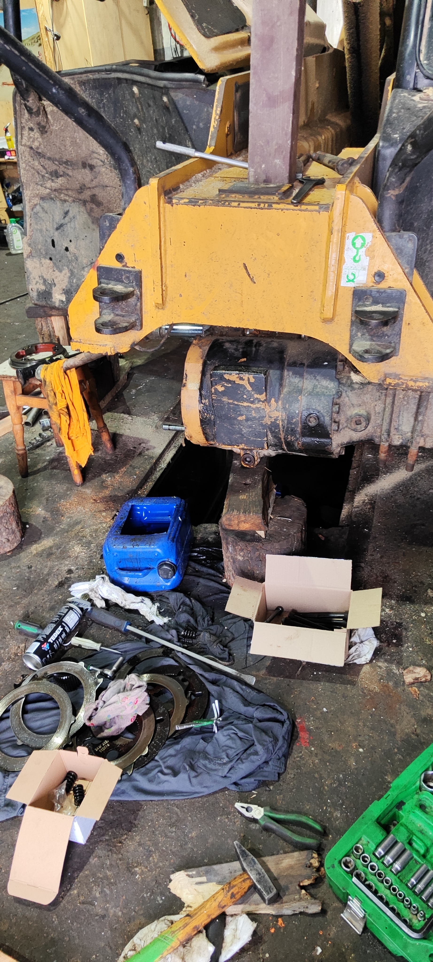Servis hydraulického systému stavební techniky – TsV Servis