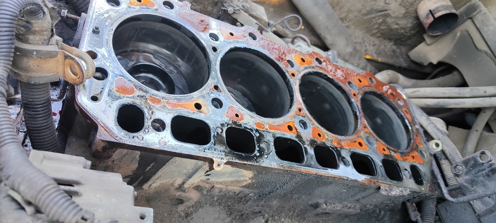 Oprava motoru a diagnostika stavební techniky Komatsu a CAT v TsV Servis