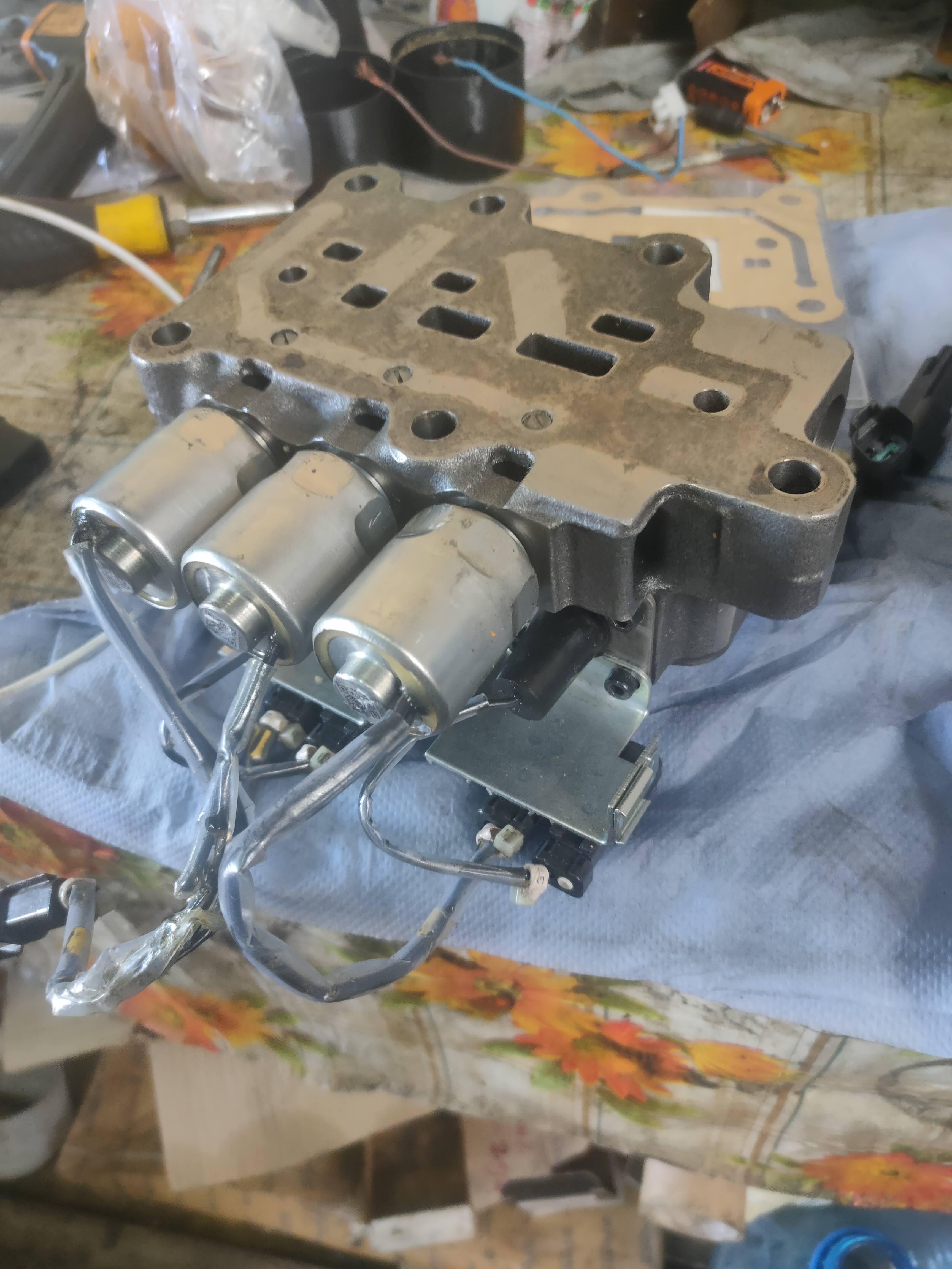 Oprava hydraulického rozvaděče – výměna těsnění a diagnostika hydrauliky (TsV Servis)