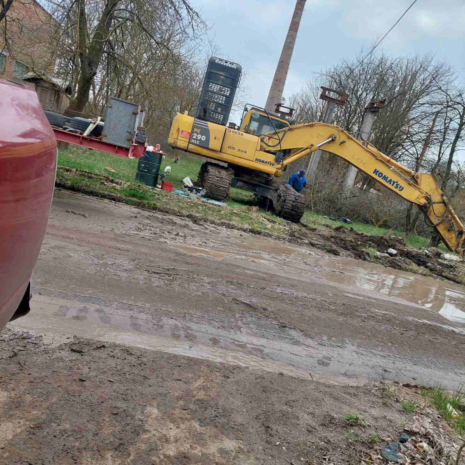 Mobilní servis na stavbě – Komatsu PC290 NLC při opravě a údržbě v terénu (TsV Servis)